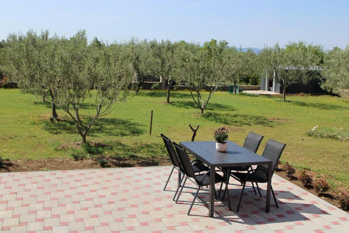 Apartmani Toni Drniš Екстериор снимка