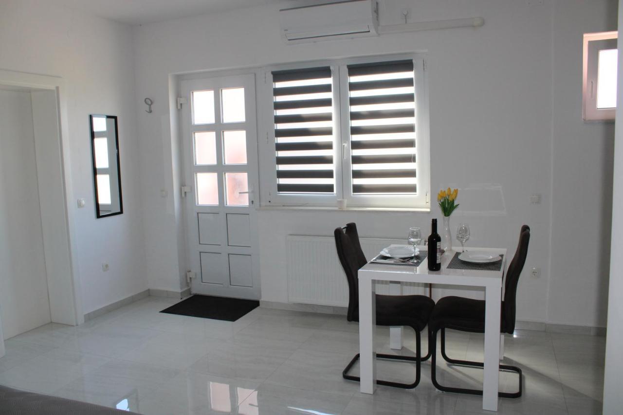 Apartmani Toni Drniš Екстериор снимка